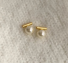 Load image into Gallery viewer, 108. Simple Pearl contemporary stud earrings