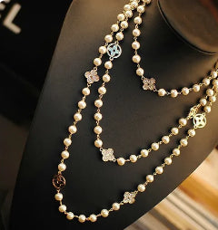 160. Long string of pearl & rhinestone flower necklace