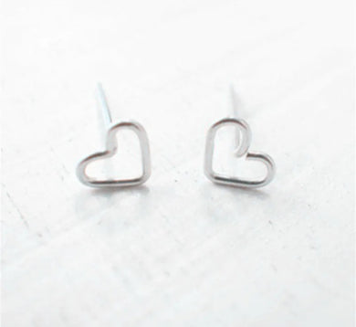 145. Open heart stud earrings in silver