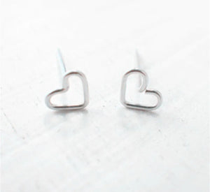 145. Open heart stud earrings in silver