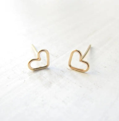 144. Open heart stud earrings in yellow gold