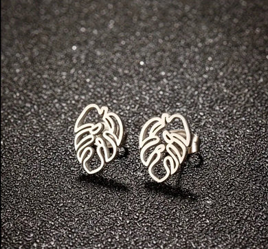 138. Stainless steel hollow leaf studs