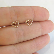 Load image into Gallery viewer, 144. Open heart stud earrings in yellow gold