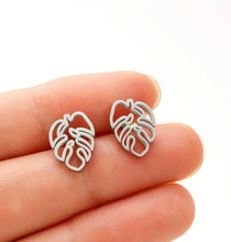 Load image into Gallery viewer, 138. Stainless steel hollow leaf studs