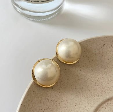 148. Large 80’s inspired pearl stud earrings