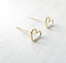 Load image into Gallery viewer, 144. Open heart stud earrings in yellow gold