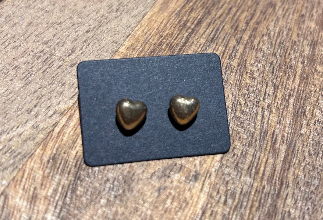 152. Chunky gold heart stud earrings