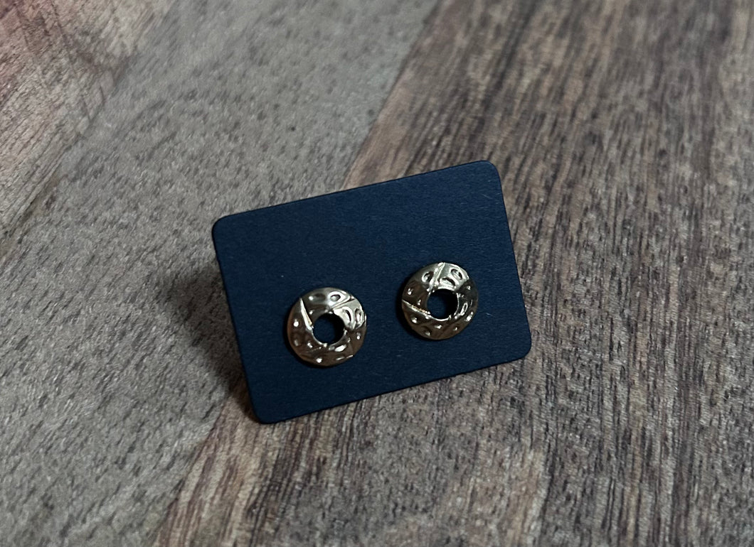 157. Gold textured open circle stud earrings